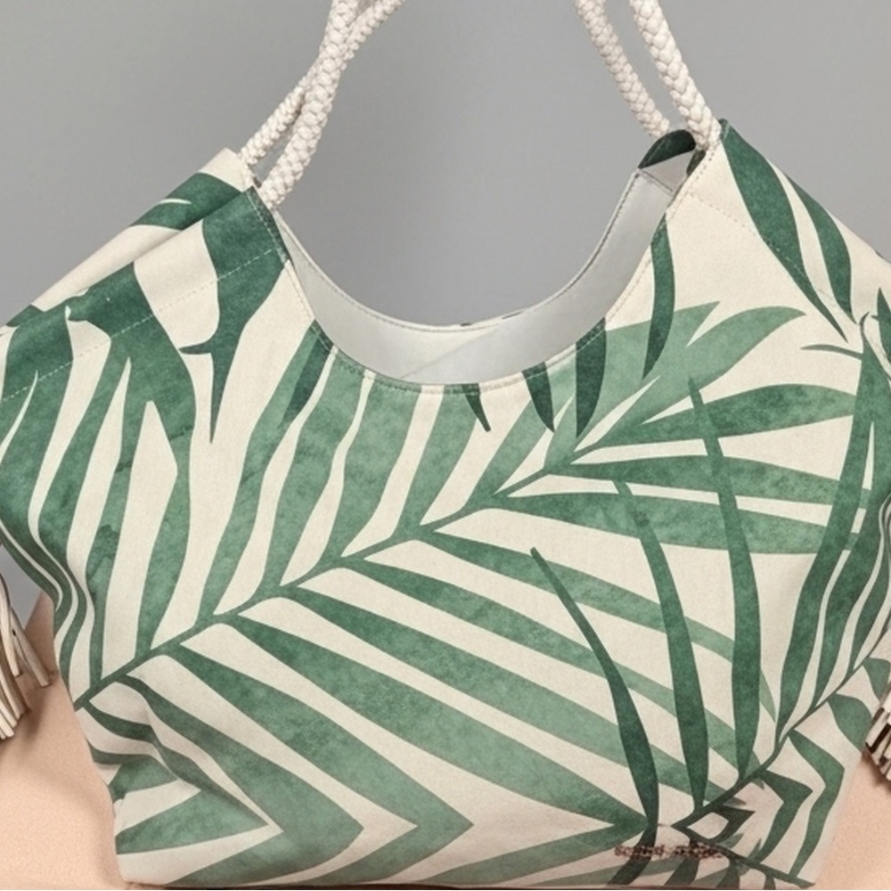 NWT SASSY JONES  Tropical Green Leaf Print Penelope Tote Bag.